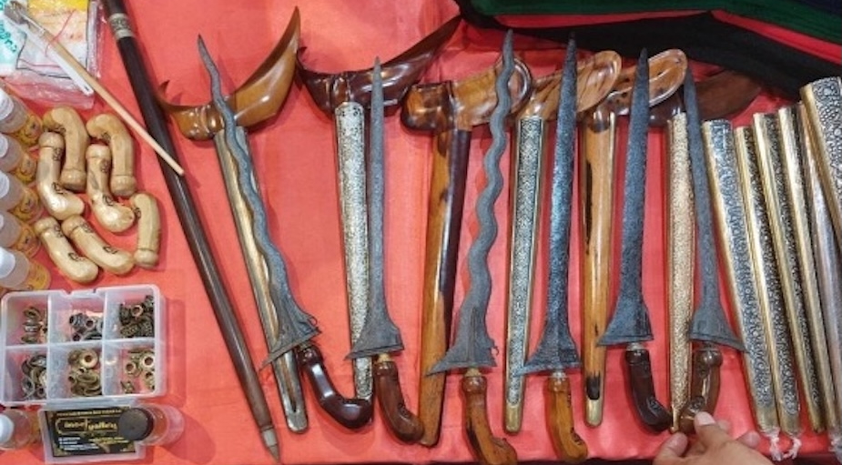 Essay: Tracing the social life of a keris